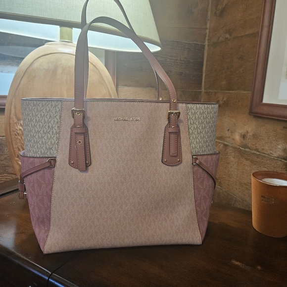 Michael Kors Pink and Whte Women's Tote Bag - Picture 12 of 12